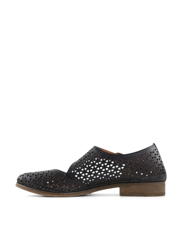 BUENO LISTEN FLAT SHOES Bueno Shoes