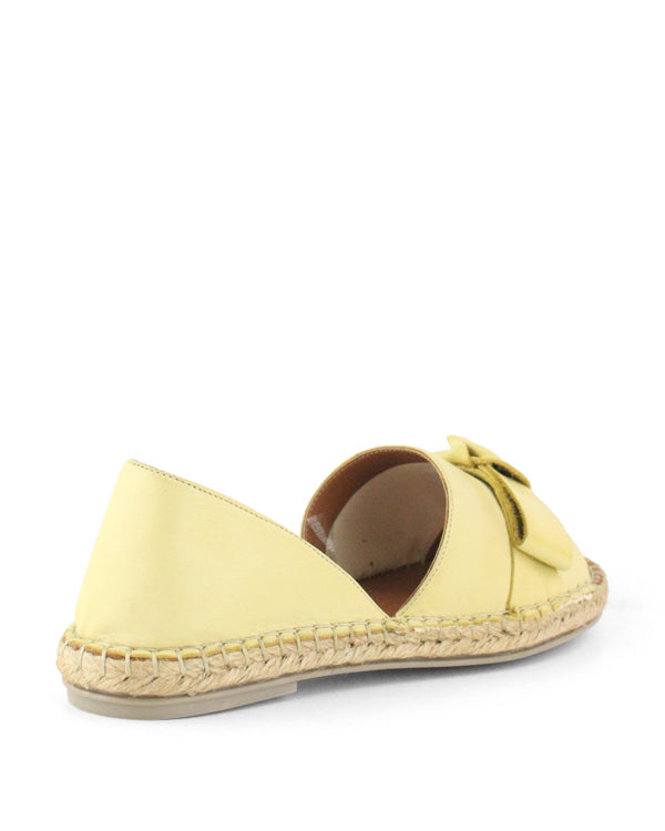 Women&#39;s Espadrille Flats in light yellow from the side