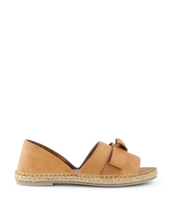 Women&#39;s Espadrille Flats in light tan from the side