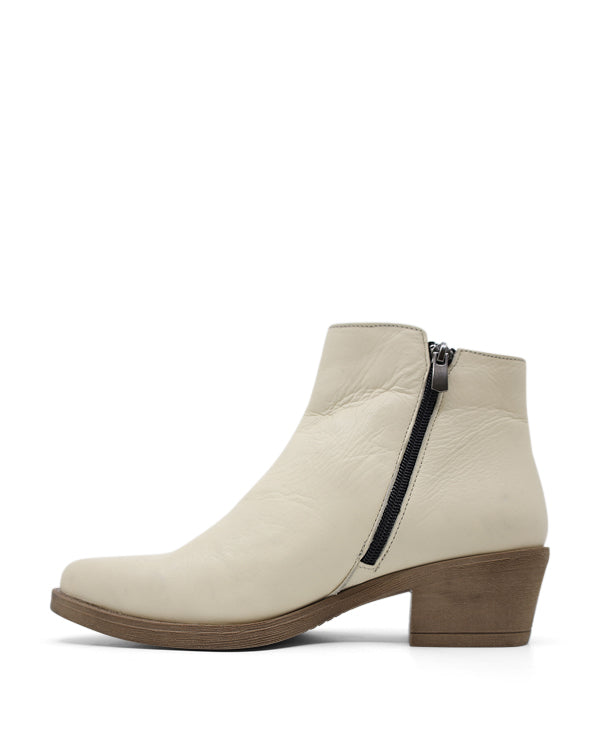 LUNA SOLE LORETTA ANKLE BOOTS