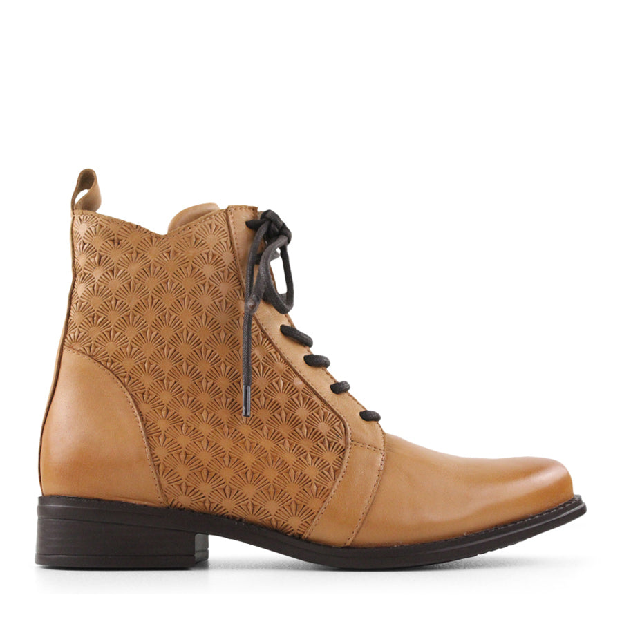 TESSELLI XD ODESSA ANKLE BOOTS