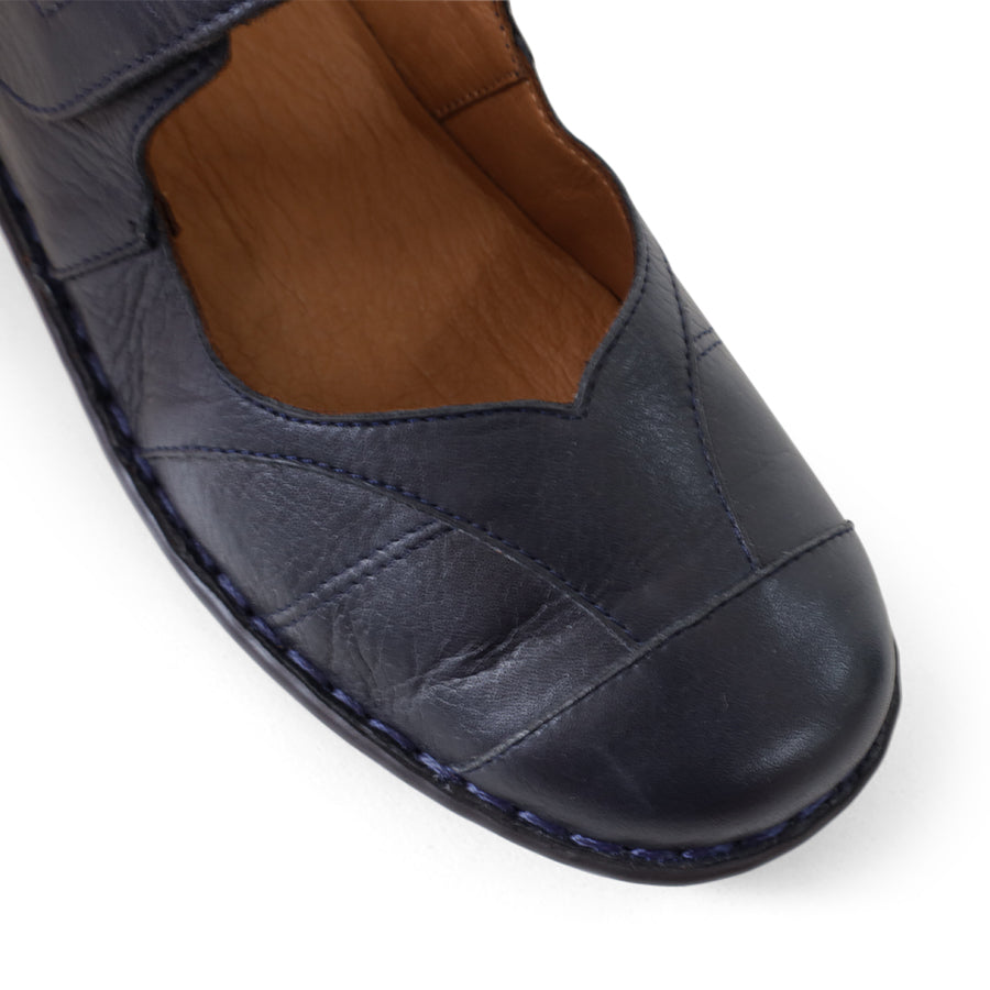TESSELLI GWENDA CASUAL SHOE