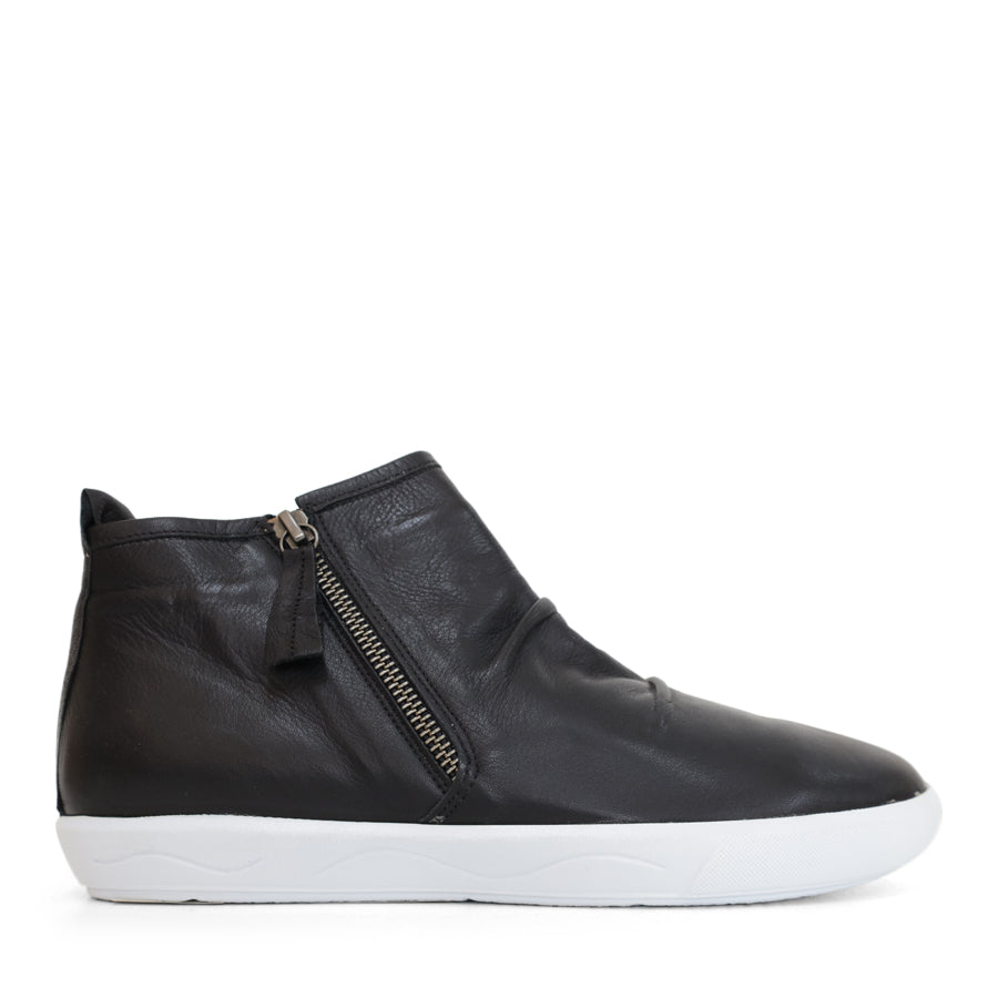 TESSELLI XD BETHANY ANKLE BOOTS
