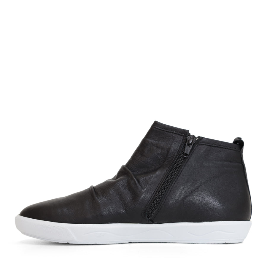 TESSELLI XD BETHANY ANKLE BOOTS