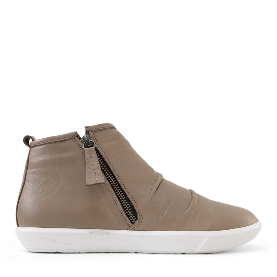 TESSELLI XD BETHANY ANKLE BOOTS