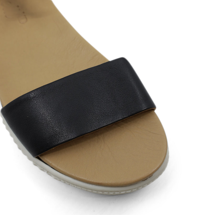 TESSELLI XD DIGBY FLAT SANDALS