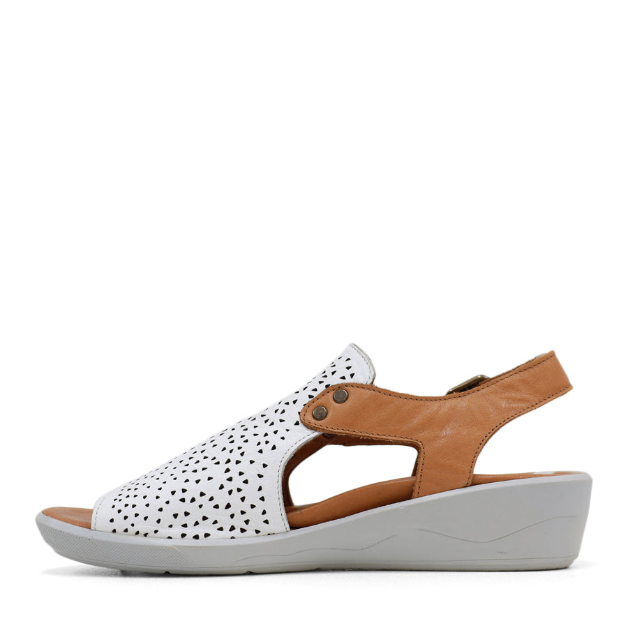 TESSELLI XD TAJ FLAT SANDALS