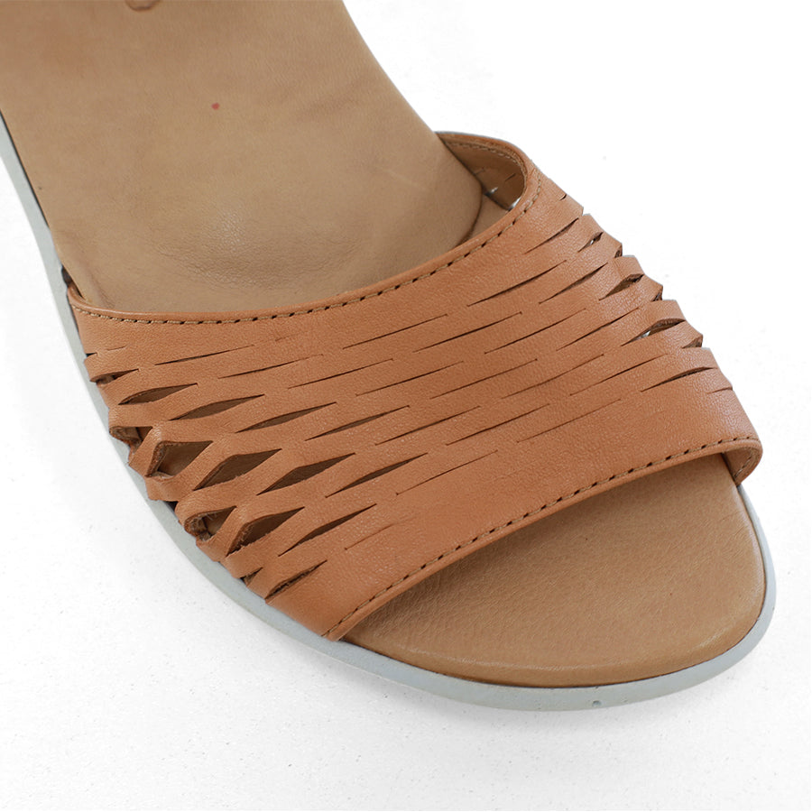 TESSELLI XD TAMMY FLAT SANDALS