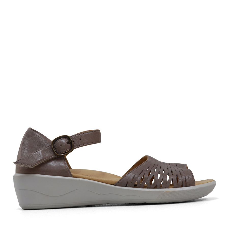 TESSELLI XD TAMMY FLAT SANDALS