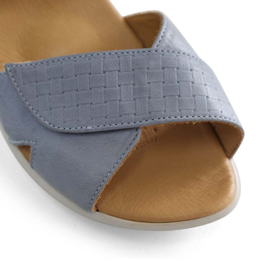 TESSELLI XD TUESDAY FLAT SANDALS
