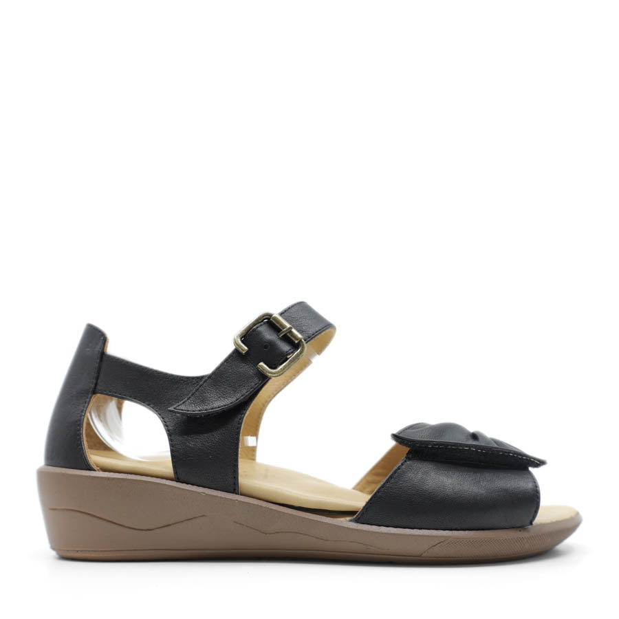 TESSELLI XD TYLER FLAT SANDALS