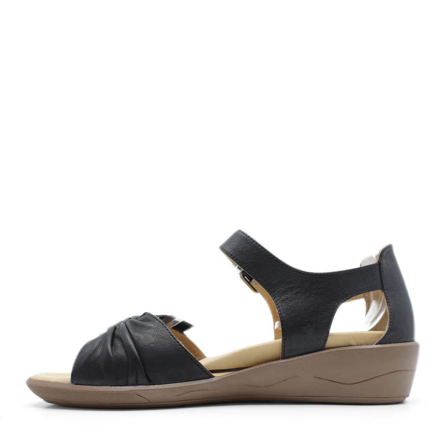 TESSELLI XD TYLER FLAT SANDALS