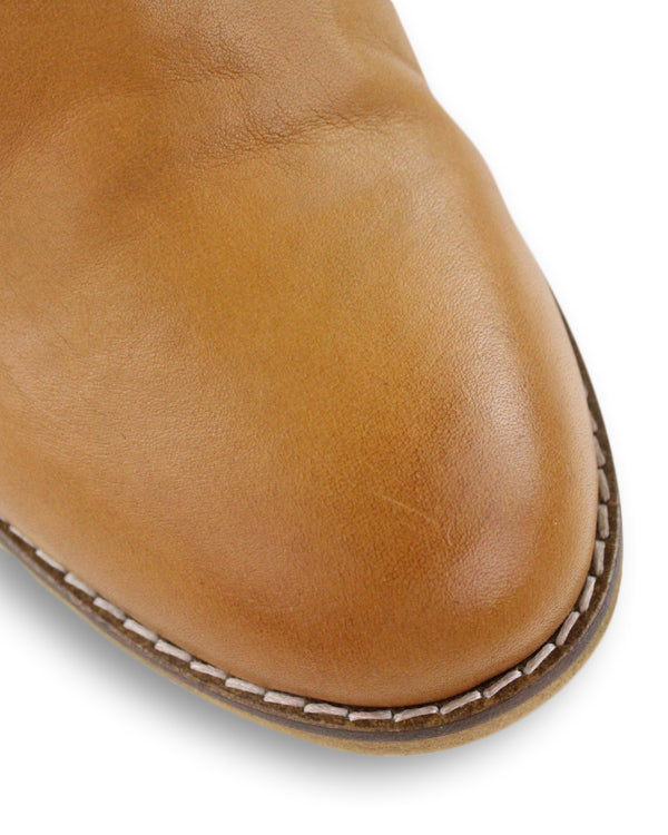 Toe detail on light brown ankle book with side gussett detail