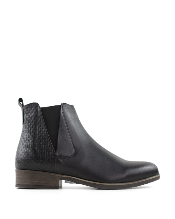 BUENO TULIP ANKLE BOOTS
