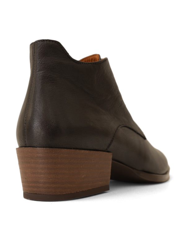 BUENO NEAVE ANKLE BOOTS