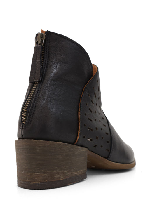 Back view ankle boots with back zipper detail